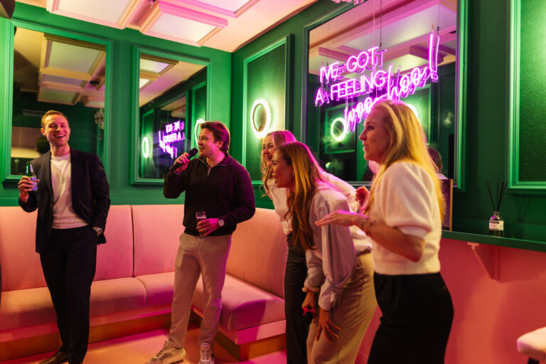 Waarom deze karaoke bar in Amsterdam past bij ieder gezelschap
