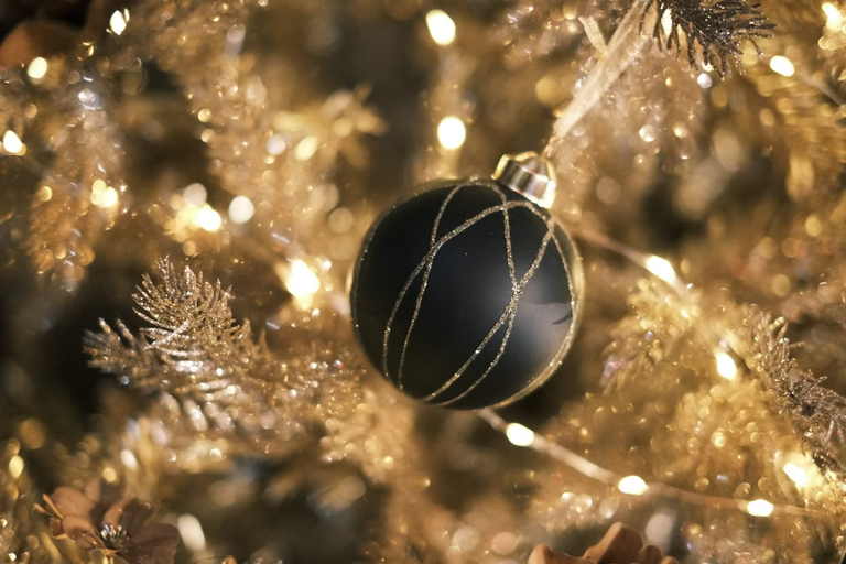 Kerstboomversiering met een beetje glamour Kerstboomversiering met een beetje glamour